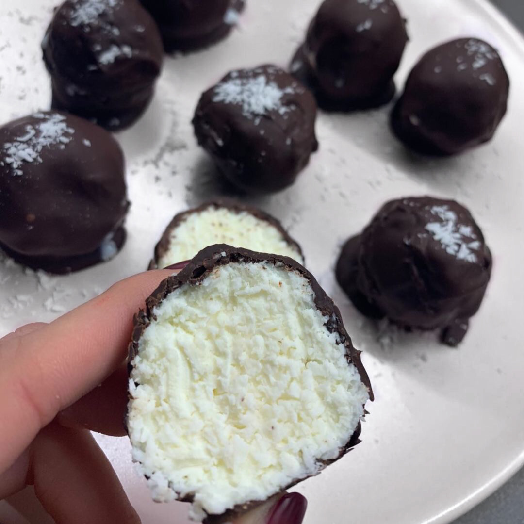Ricetta coccopops. Palline al cocco e cioccolato a basso indice glicemico