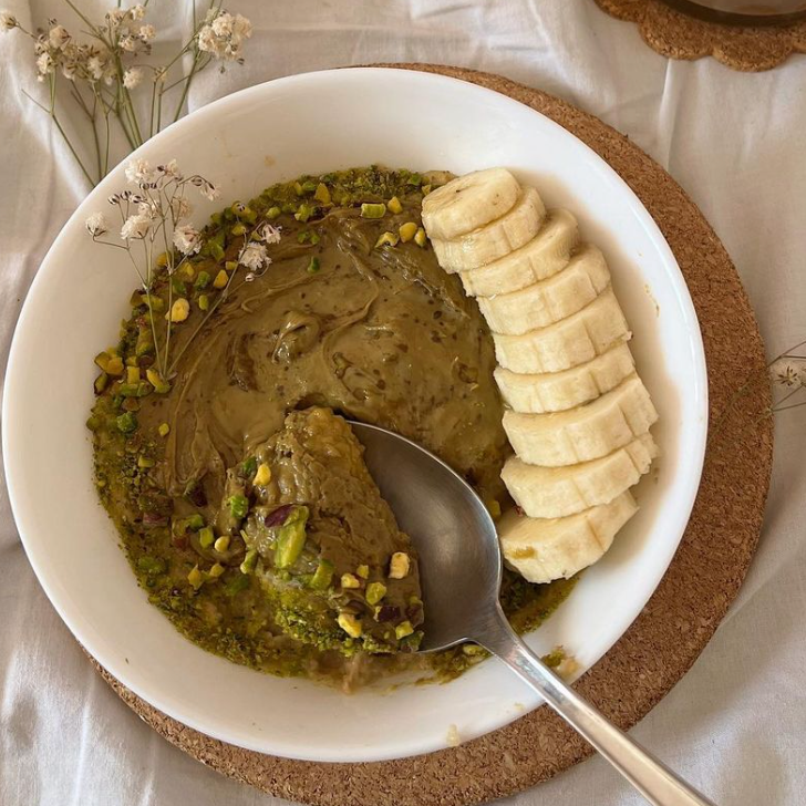 Ricetta porridge al pistacchio colazione sana a basso indice glicemico senza latte